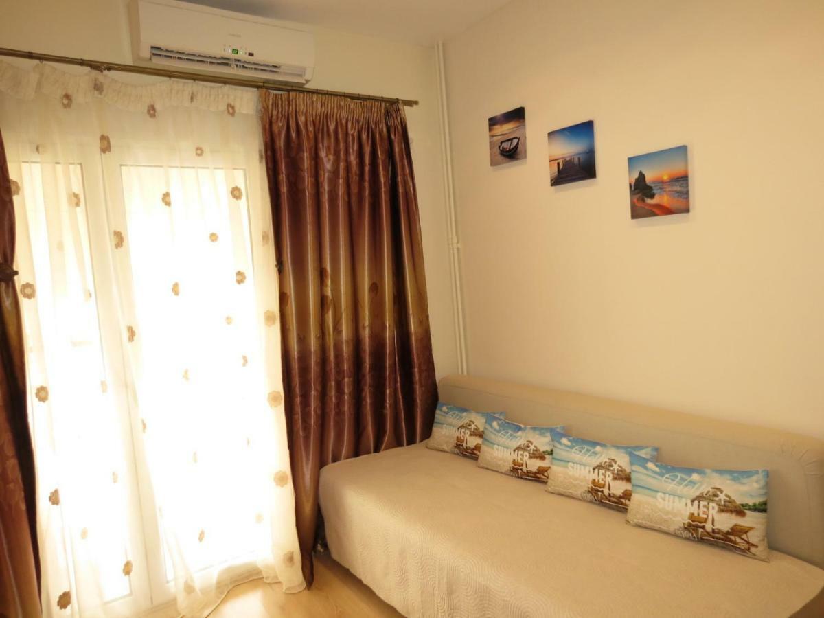 Next To The Sea Daire